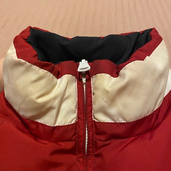 Reversible red/black Tommy Hillfiger bubble jacket. - Picture 7 of 8